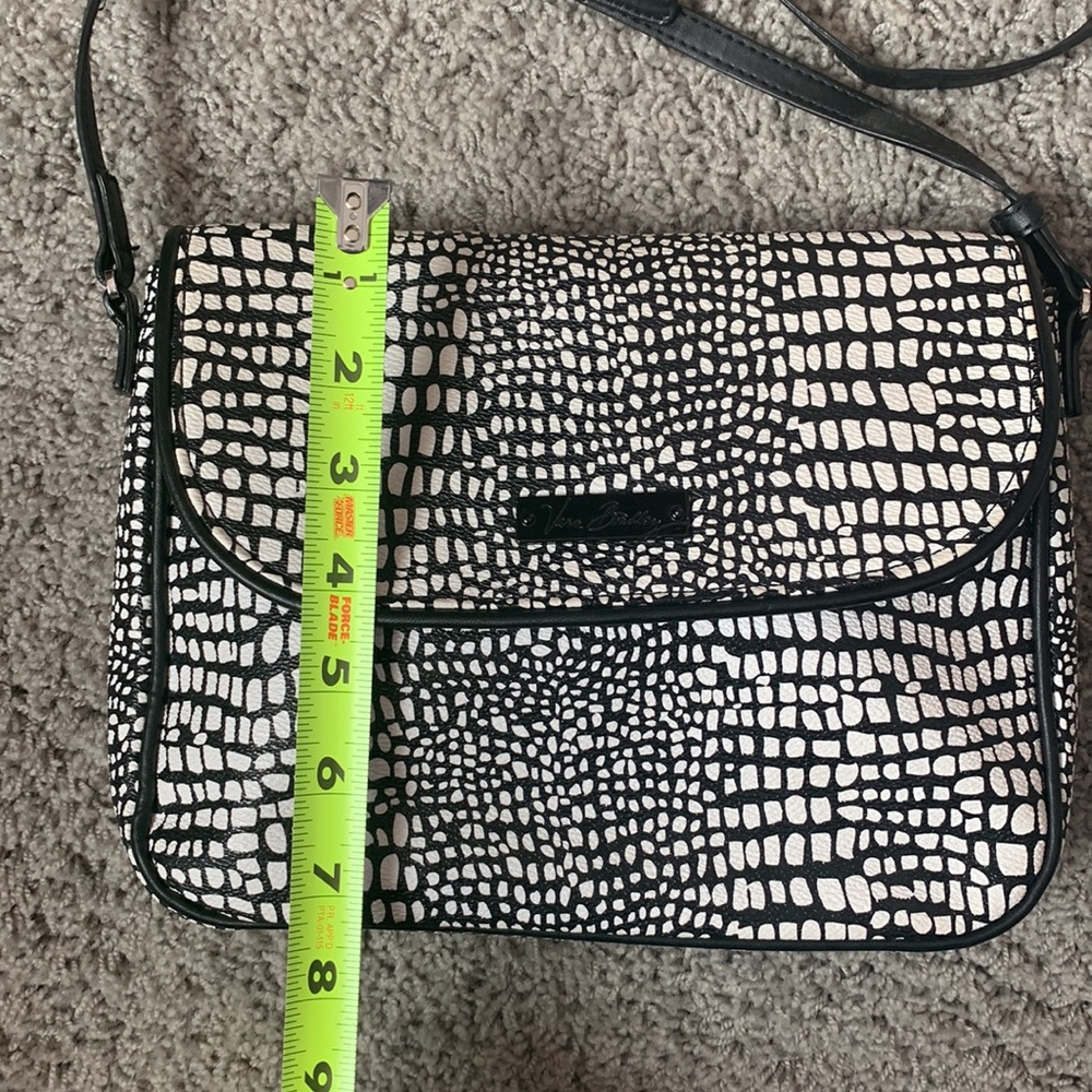 Vera Bradley Crossbody - Picture 6 of 16